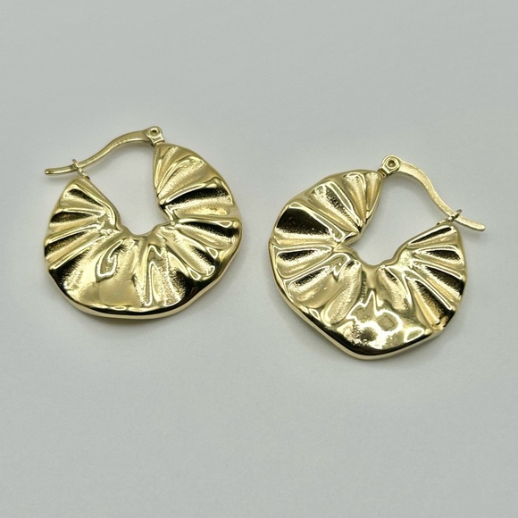 14K Gold Crescent Hoop Earrings with Unique Texture Design - Picture 3 of 5